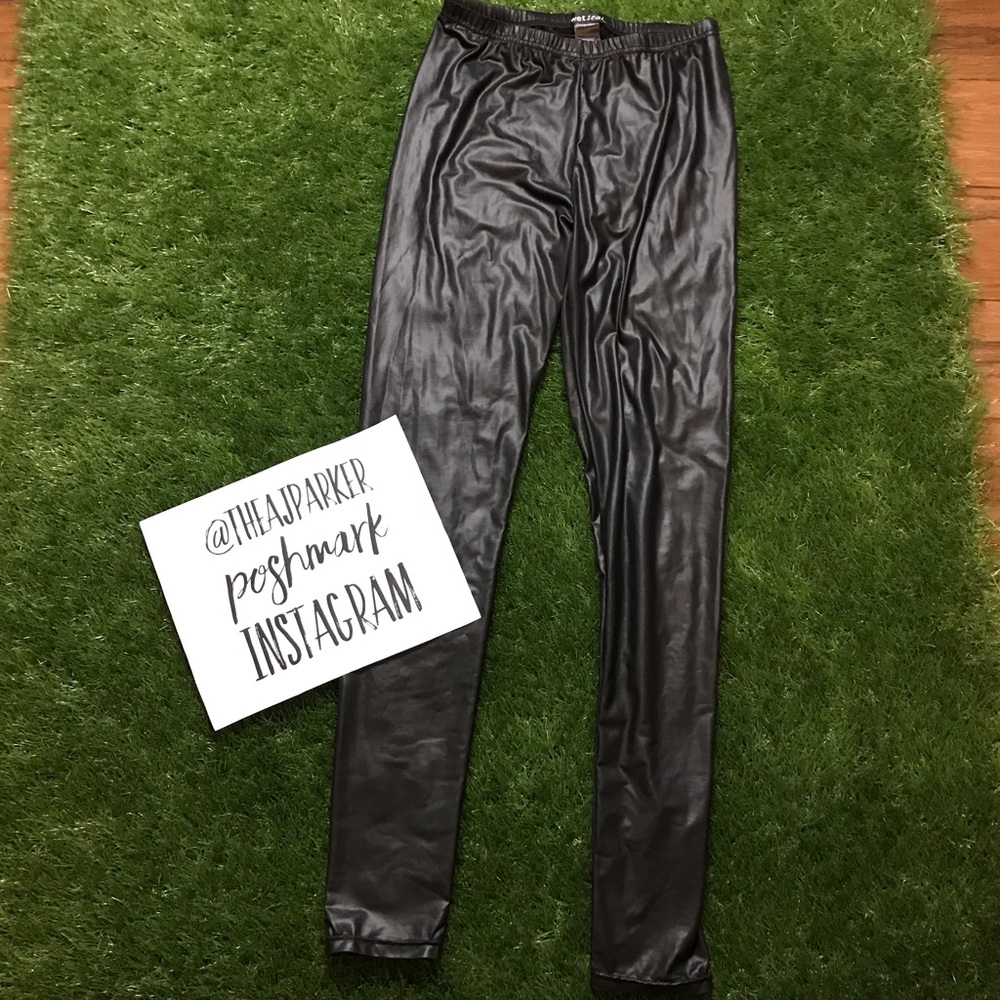 Wet Seal FAUX LEATHER LEGGINGS Black